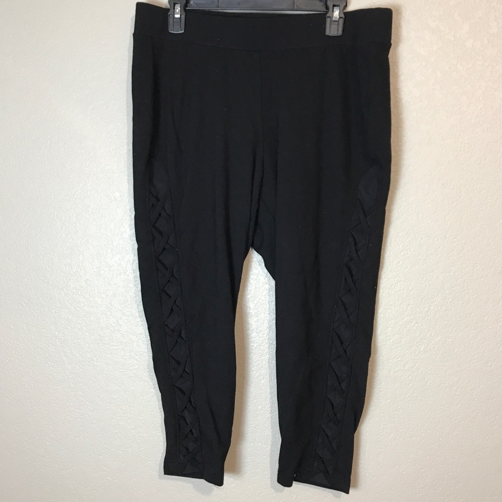 Torrid black lattice crop leggings